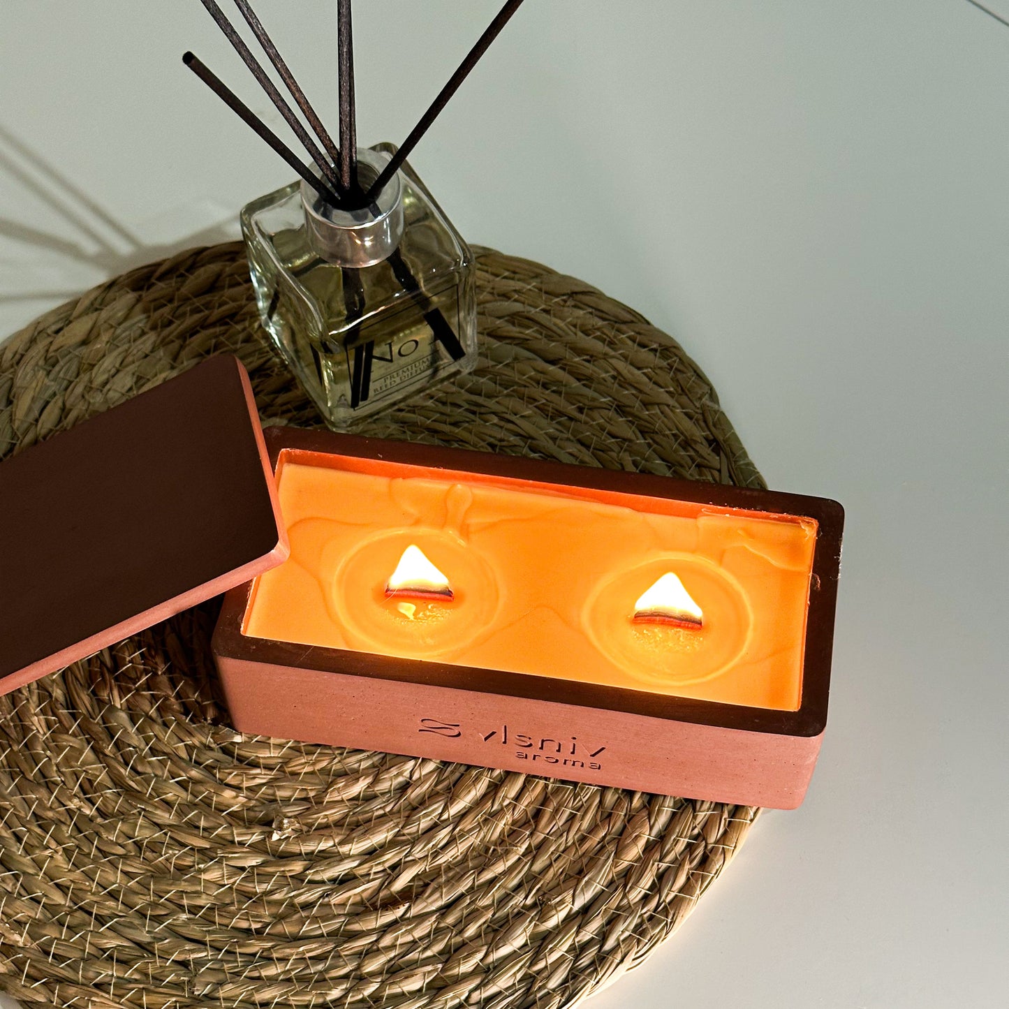 Соєва свічка «Rituals» ванночка, 320 г — димно-свіжий аромат уду та ладану