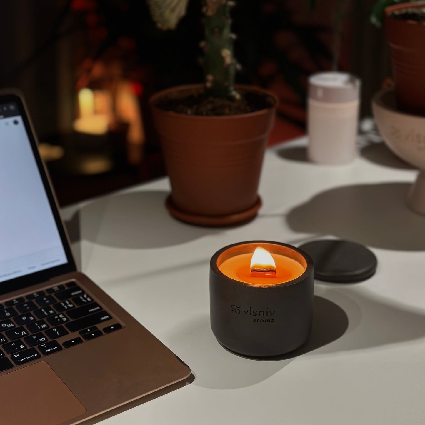 Соєва свічка «Digital Detox» циліндр, 220 г — аромат яблука, кориці та ванілі