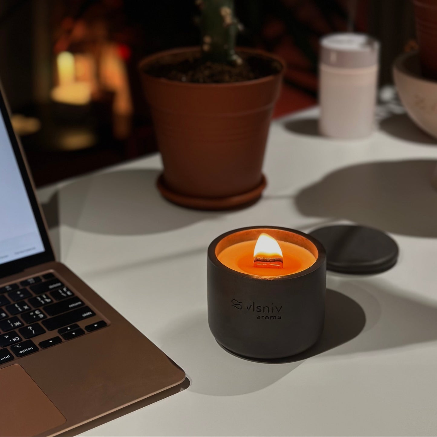 Соєва свічка «Без тривоги» циліндр, 220 г — аромат мирри та уду