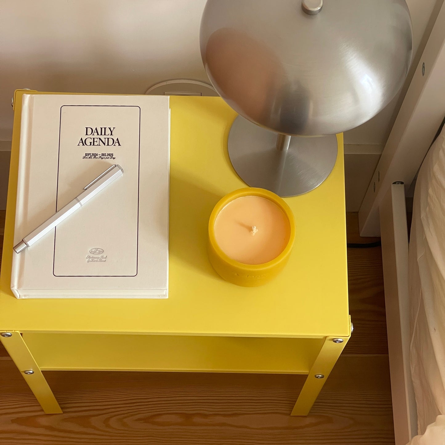 Соєва свічка «Indulgentio» циліндр, 220 г — чуттєвий аромат уду та амаретто