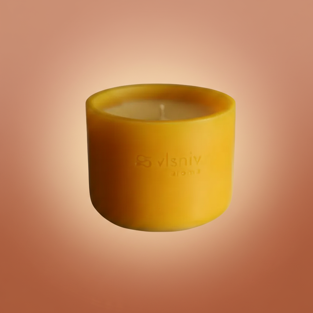 Соєва свічка «Indulgentio» циліндр, 220 г — чуттєвий аромат уду та амаретто