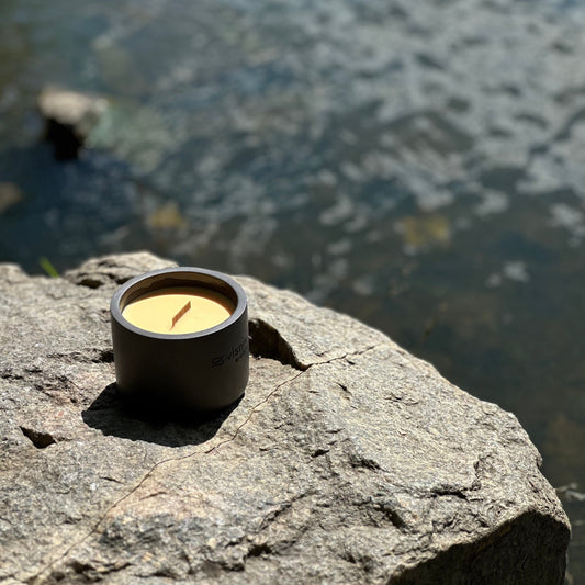 Соєва свічка «Rituals» циліндр, 220 г — димно-свіжий аромат уду та ладану