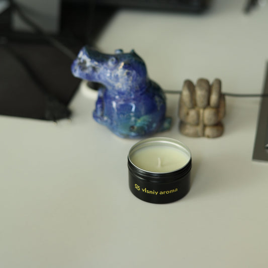 Соєва свічка «Rituals» міні, металева, 80 г — димно-свіжий аромат уду та ладану