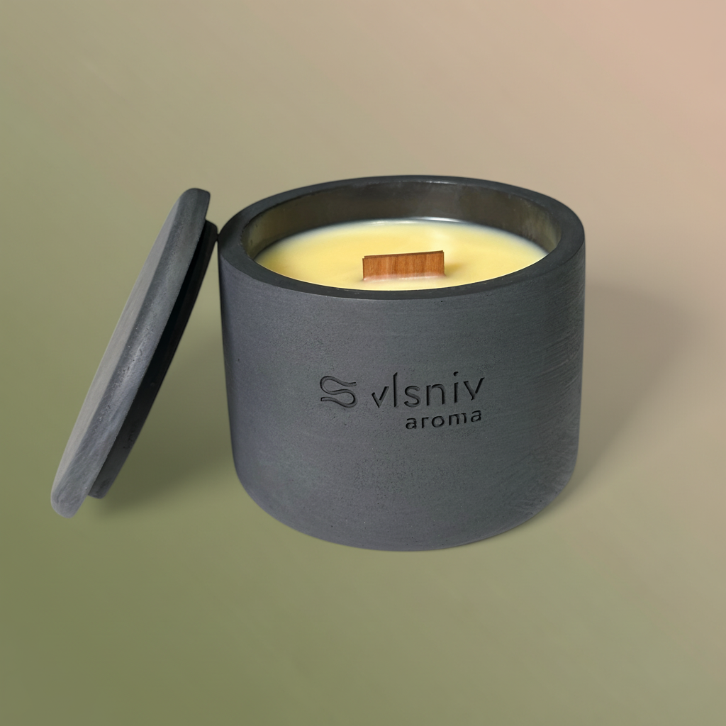 Соєва свічка «Rituals» циліндр, 220 г — димно-свіжий аромат уду та ладану