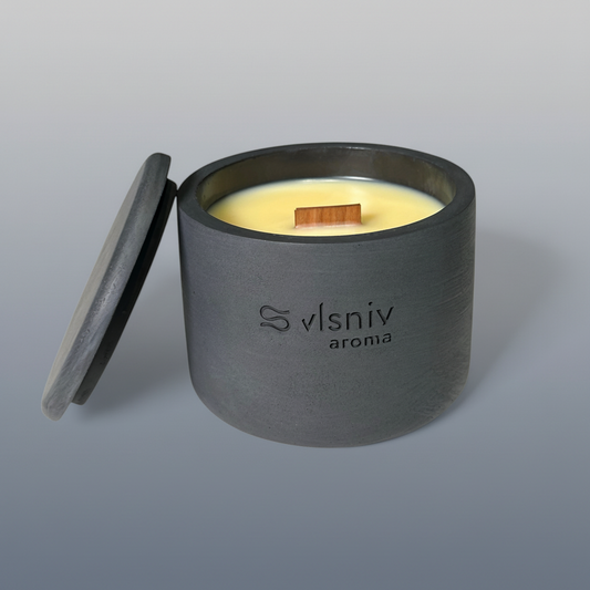 Соєва свічка «На межі вигорання» циліндр, 220 г — меліса, кедр і персик